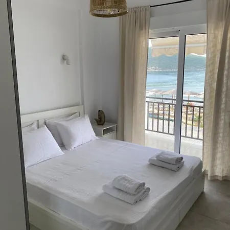 Seafront Apartment Nea Peramos מראה חיצוני תמונה