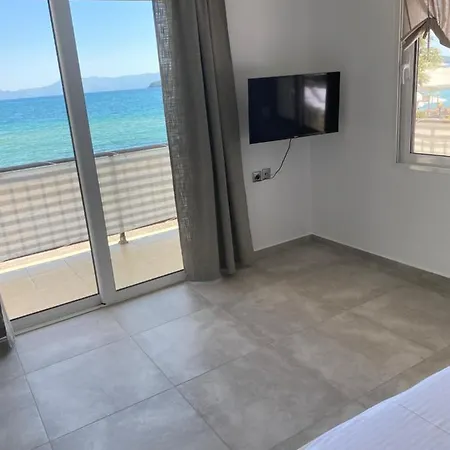 Seafront Apartment Nea Peramos מראה חיצוני תמונה