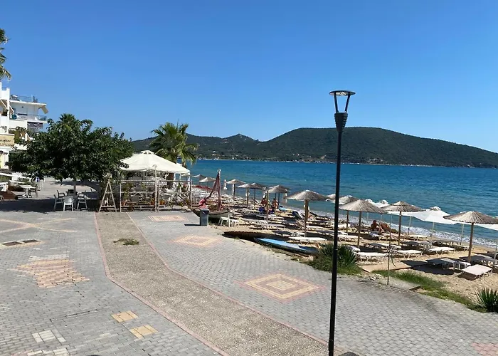 Seafront Apartment Nea Peramos