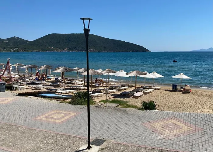 Seafront Apartment Nea Peramos