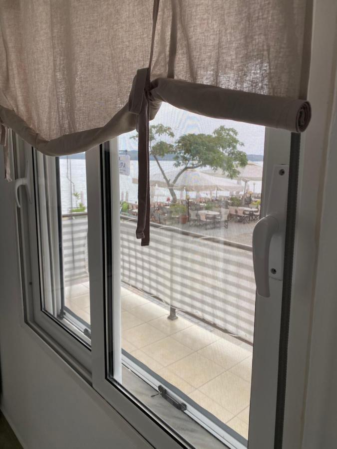 Apartment Seafront Néa Péramos