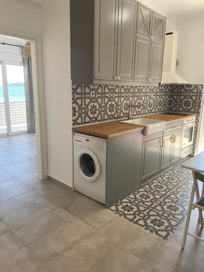 Apartment Seafront Néa Péramos